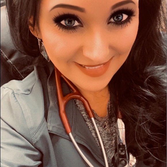 Meet your Posher, Tanya - Picture 2 of 15